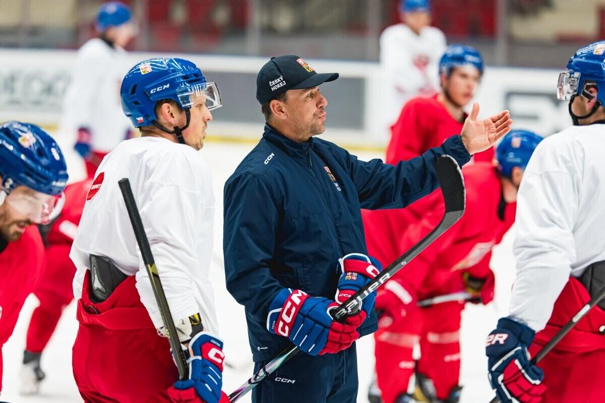 Radim Šimek s trenérem obránců Markem Židlickým; FOTO: Jan Beneš, Český hokej